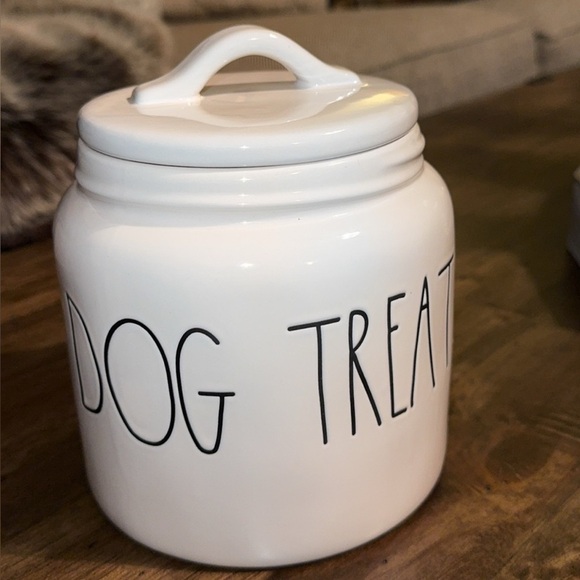 Rae Dunn Artisan Magenta White Ceramic Pet Jar ‘Dog Treats’ Canister - Picture 2 of 5